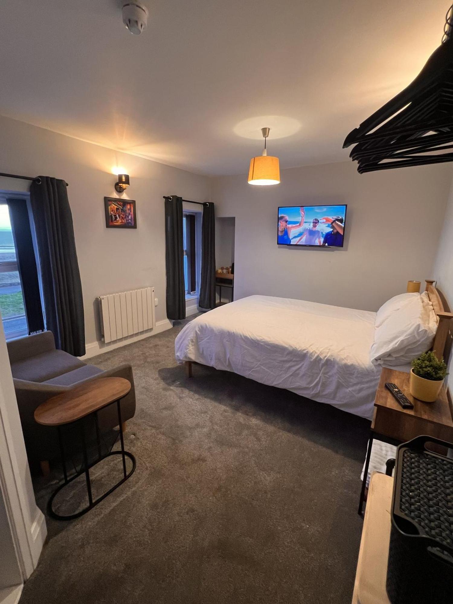 Hoopers Sandy Beach Guest Rooms *