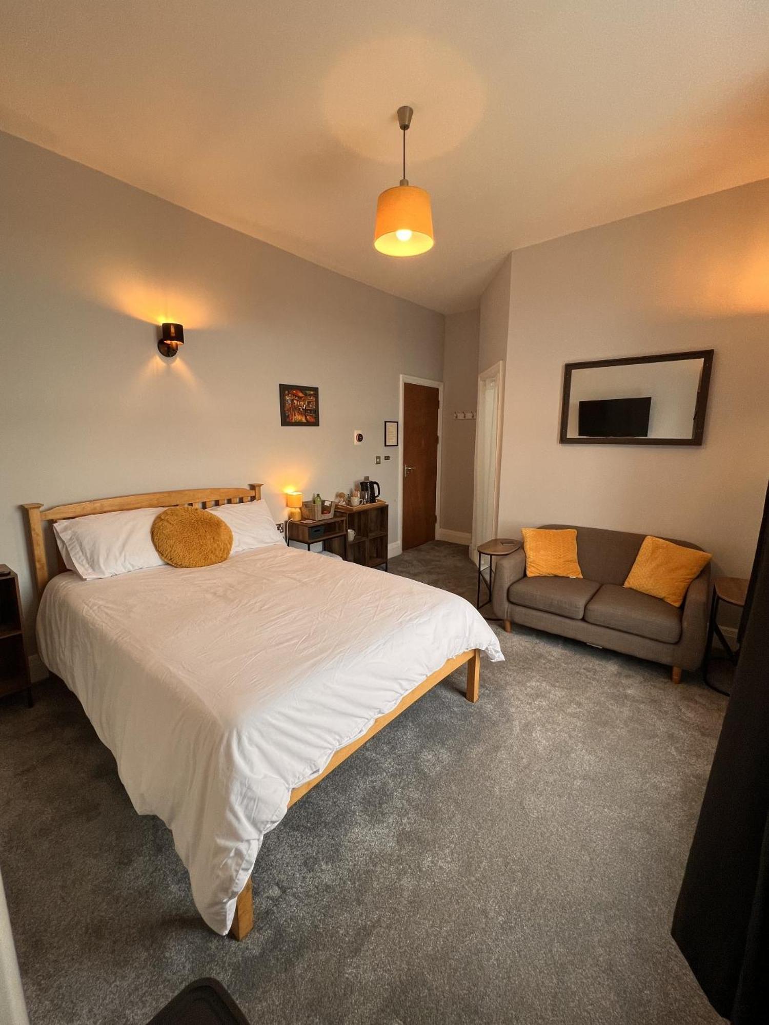 Hoopers Sandy Beach Guest Rooms * Swansea